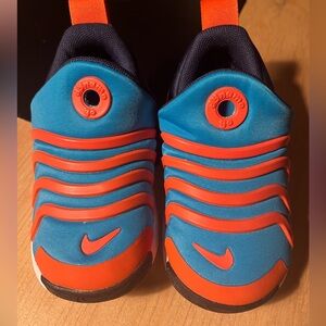Toddler/kids Nike Dynamo Go size 6C